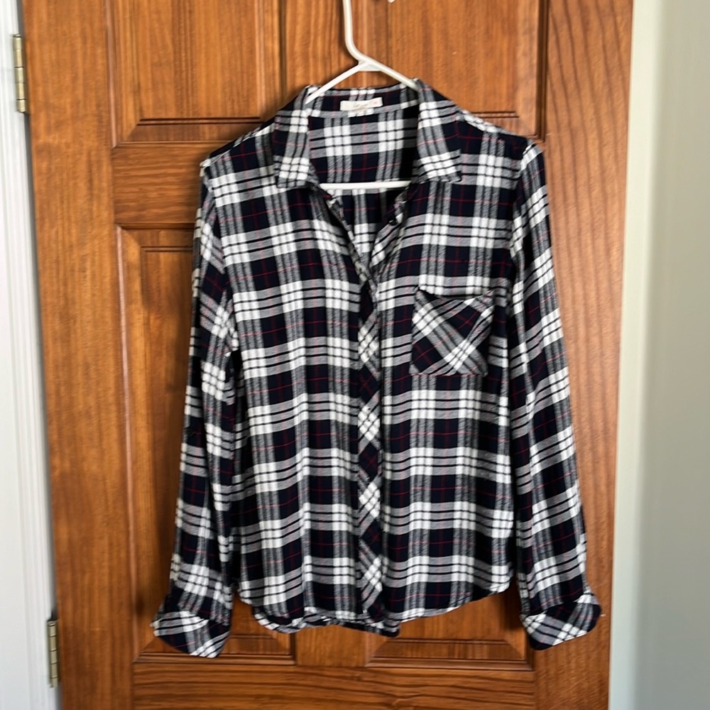 Women’s shirt.